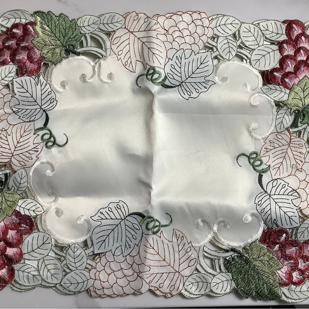 Cutwork Place Mats Detailed Designs Grapes, Leaves & Vines Vivid Colors